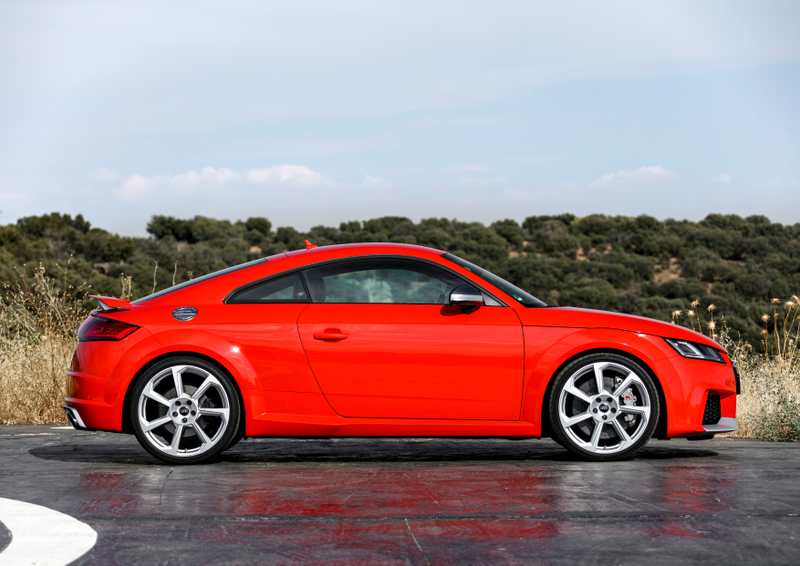 Illustration for article titled The Fierce 400 HP 2018 Audi TT RS Can Make Anyone Into A Hero On Track
